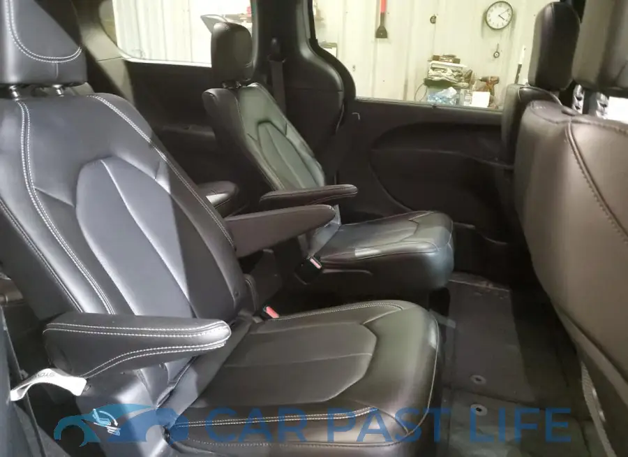 2C4RC1BG5SR511615# 11