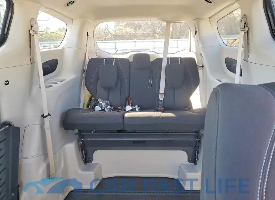 2C4RC1CG6NR204179# 10