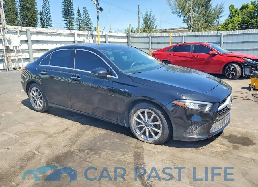 WDD3G4EB9KW019307# 4