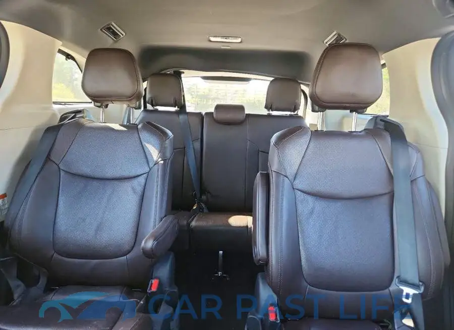 5TDESKFC6RS151884# 10
