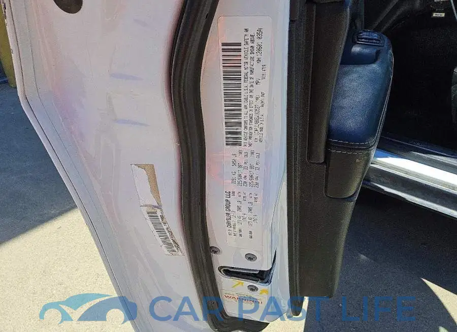 1C4PJLDB9KD300639# 13