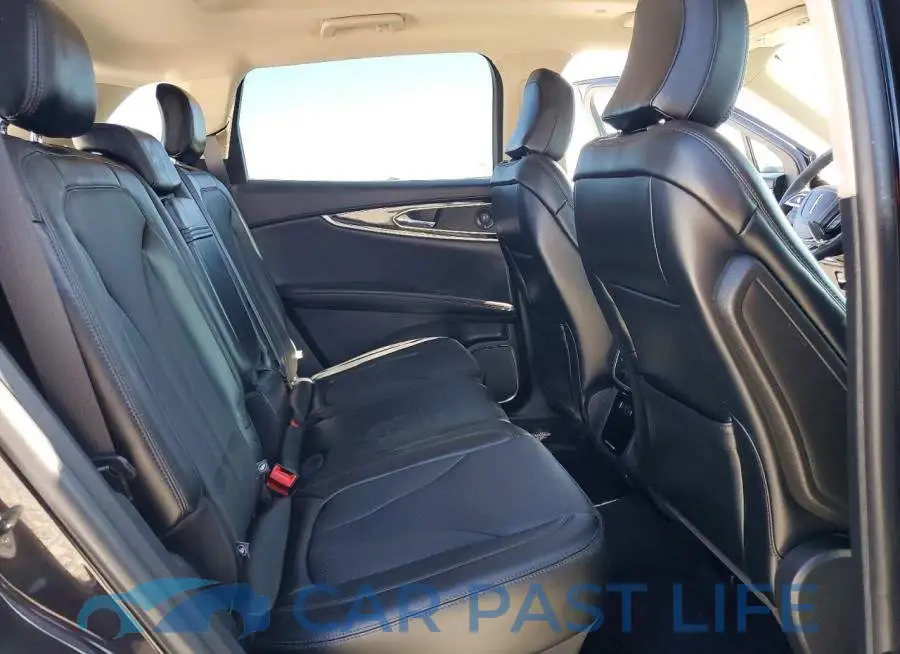 2LMPJ8KP3PBL18739# 10