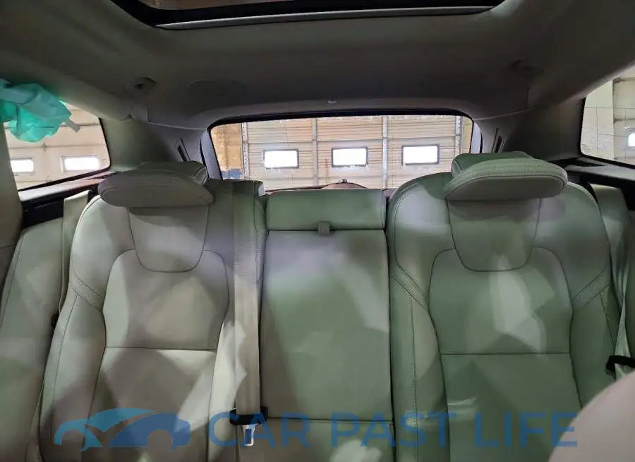 YV4M12RM4T1415124# 10