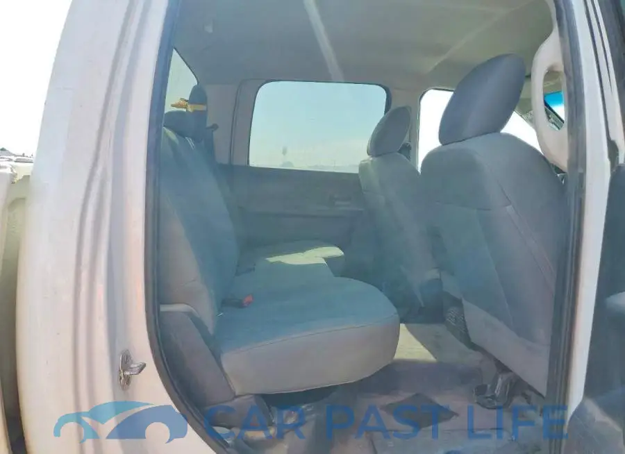 3C6TR5HT8JG204841# 10