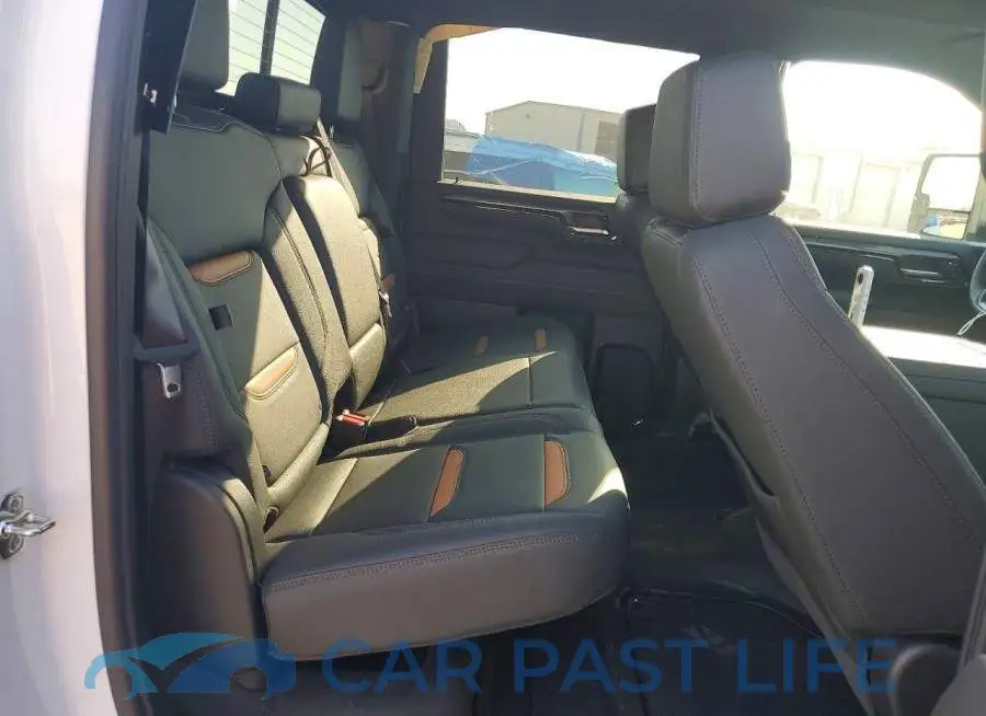 1GT4UPE74TF196918# 10