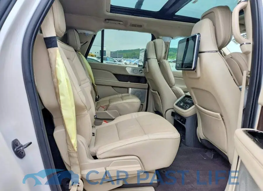 5LMJJ3LT1KEL01061# 11