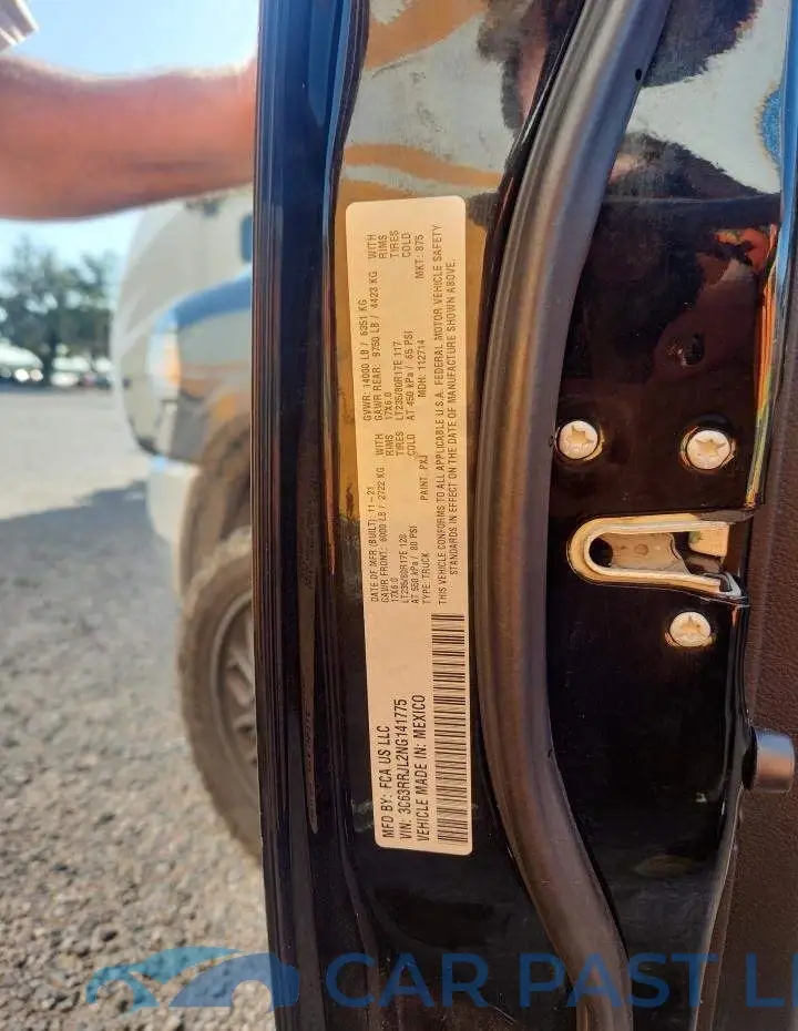 3C63RRJL2NG141775# 12