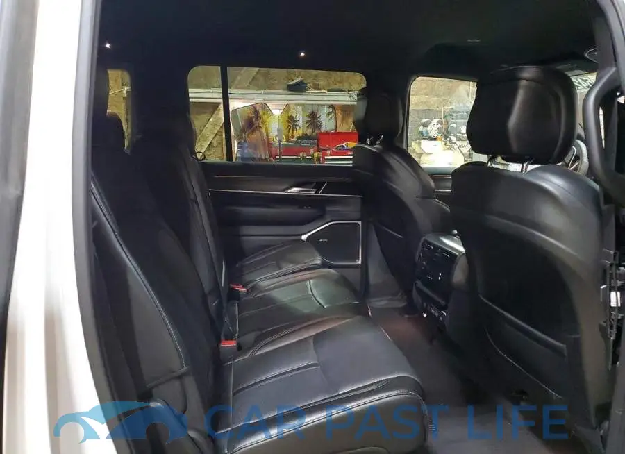 1C4SJVBP4RS139207# 11