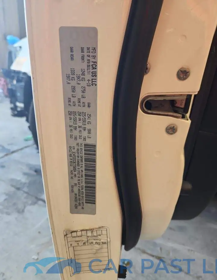 3C4PDDEG3KT758954# 14