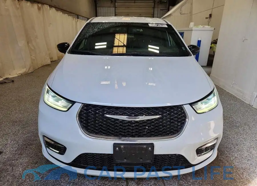 2C4RC1BG4SR560966# 5