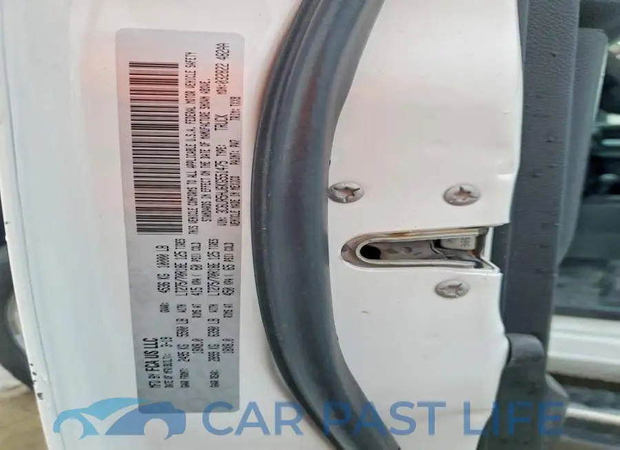 3C6UR5HJ6KG551475# 12