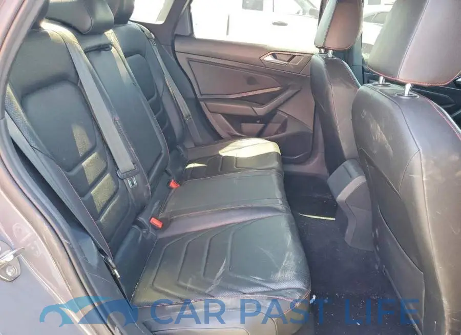 3VW5T7BU2MM021244# 10