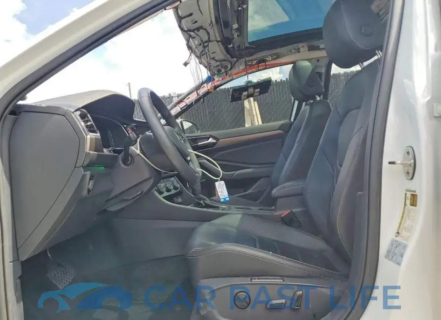 3VWGB7BUXLM064451# 7