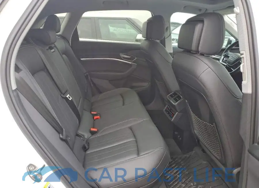 WA1LAAGE6NB014153# 10