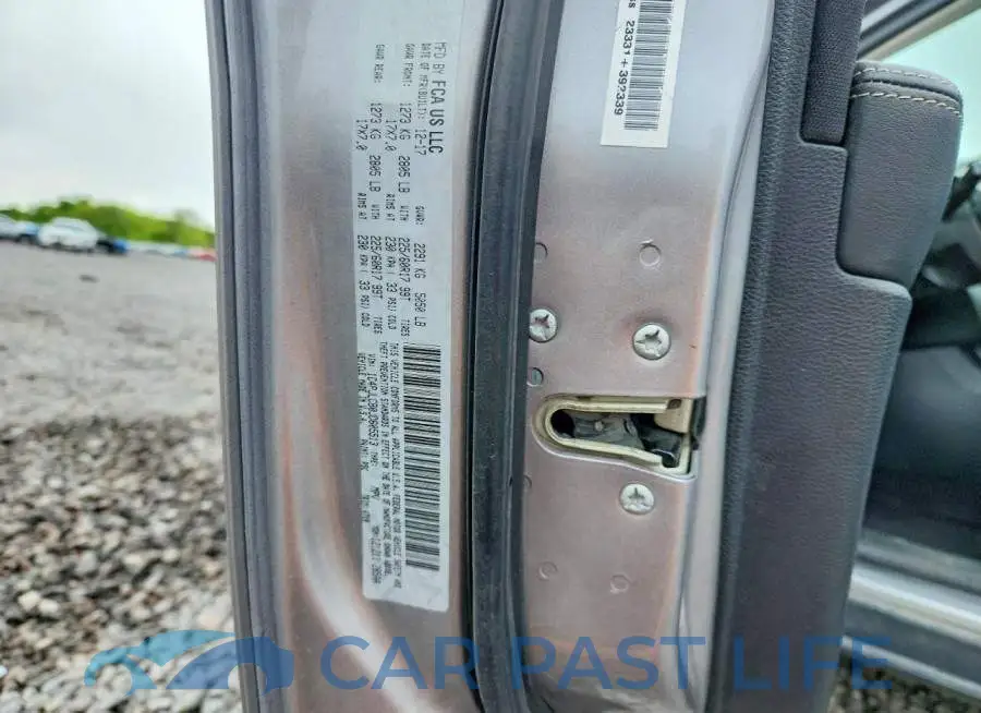 1C4PJLCB0JD605513# 12