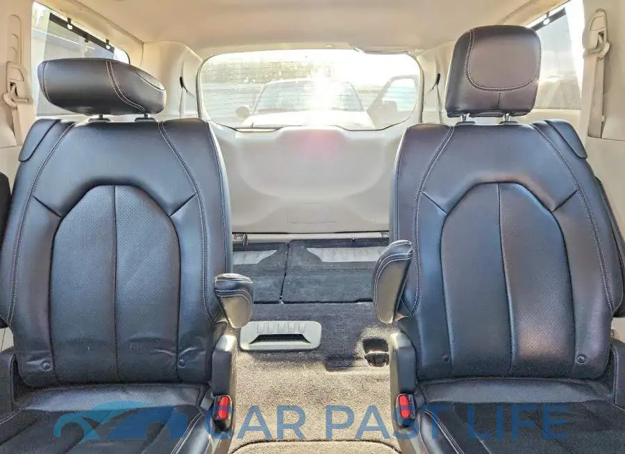 2C4RC1BG4NR116135# 10