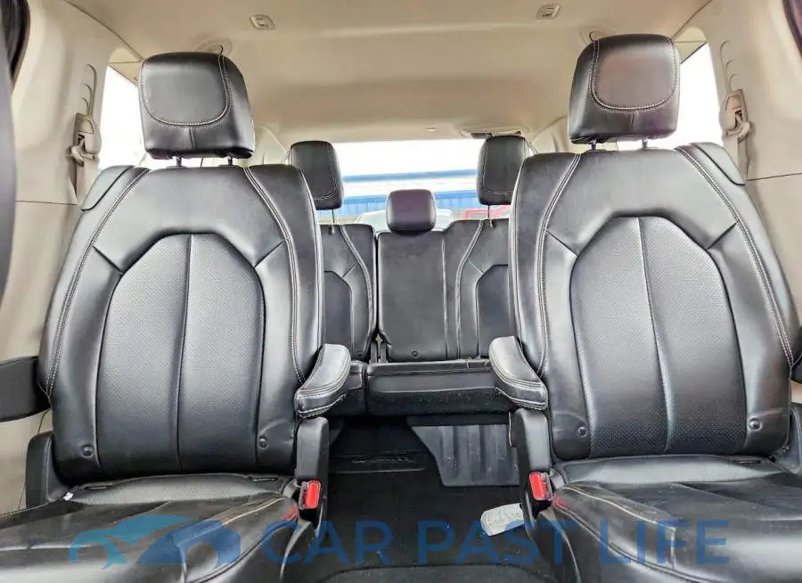 2C4RC1DGXLR265823# 10