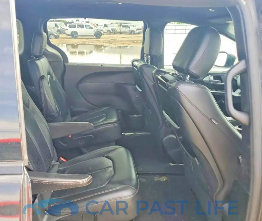 2C4RC1EG0JR351752# 11