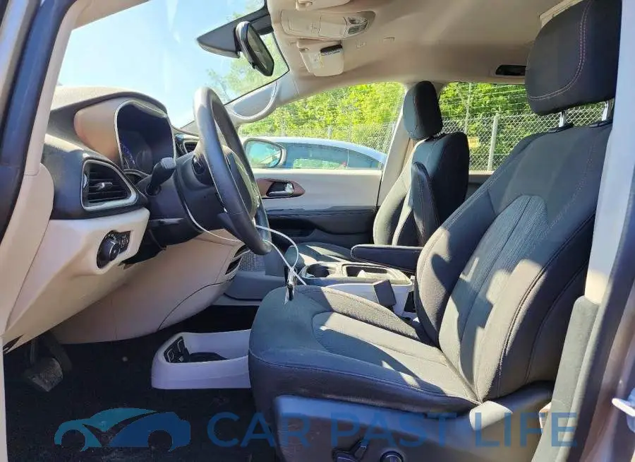 2C4RC1FG9JR131458# 7