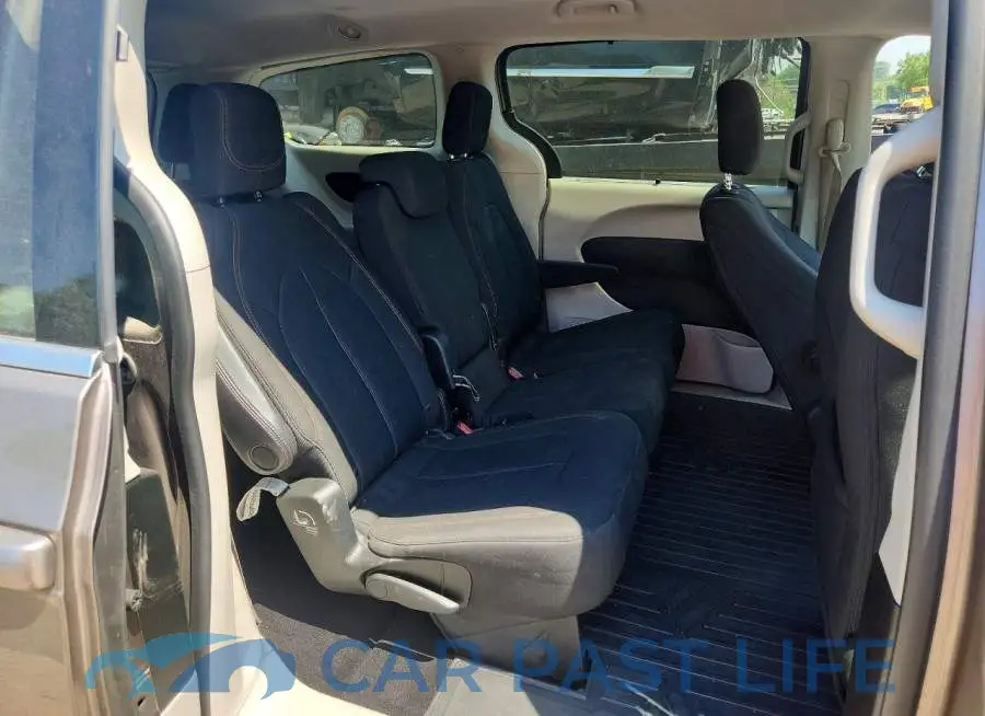 2C4RC1FG9JR131458# 11