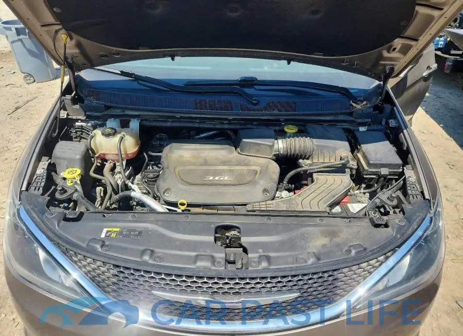2C4RC1FG9JR131458# 12