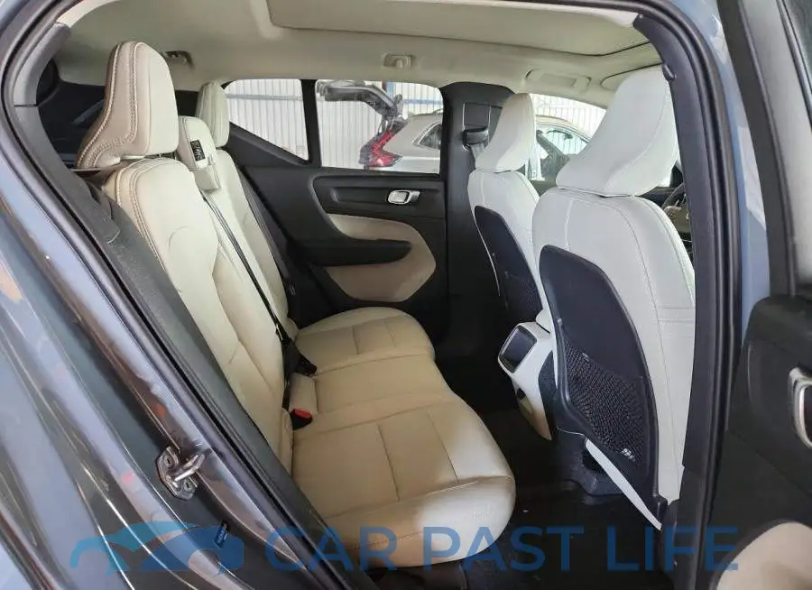 YV4162UK8M2409381# 10