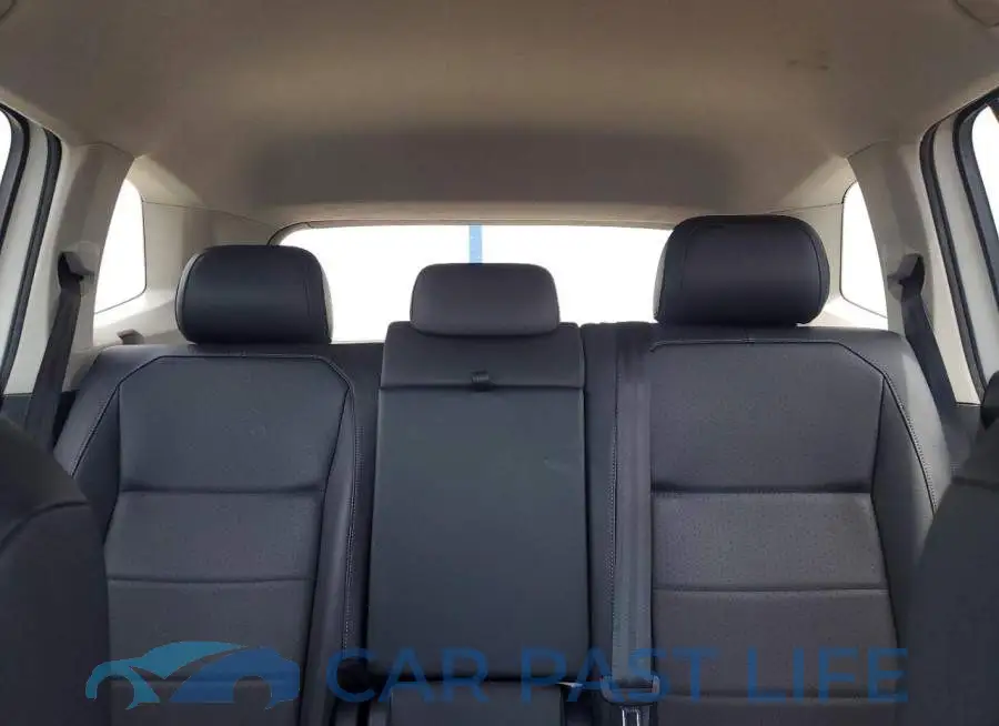 3VV2B7AX9JM220471# 10