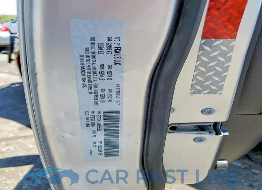 2C3CDXKT5HH655302# 12