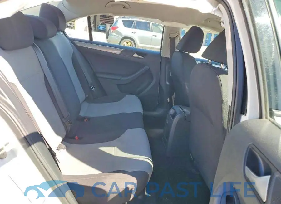 3VW2B7AJ1JM224991# 10