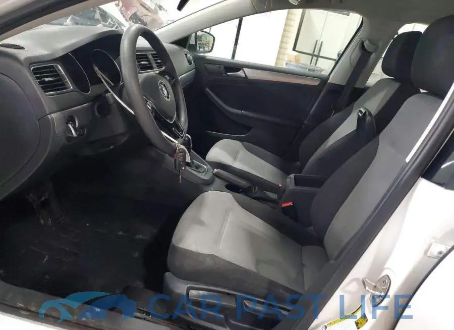3VW2B7AJXHM389562# 7