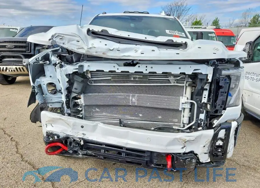 1GT4UPEY7SF363697# 5