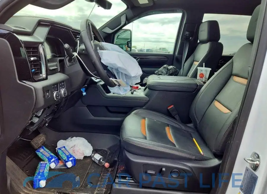 1GT4UPEY7SF363697# 7