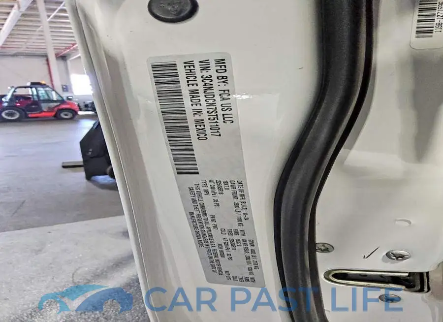 3C4NJDCN7ST511017# 13