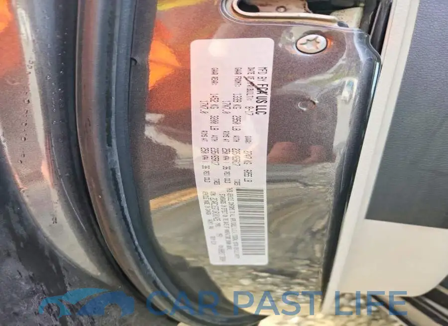 2C4RC1EG7JR101425# 13