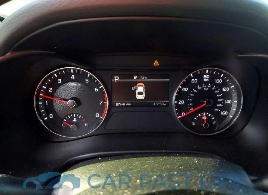 3KPF24AD3RE827735# 9