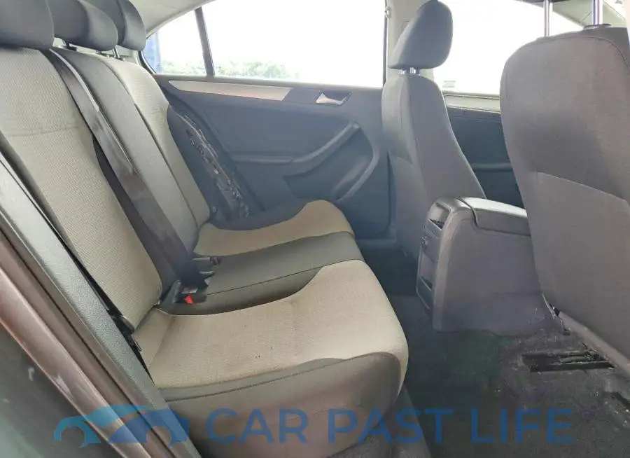 3VW2B7AJXHM372695# 10