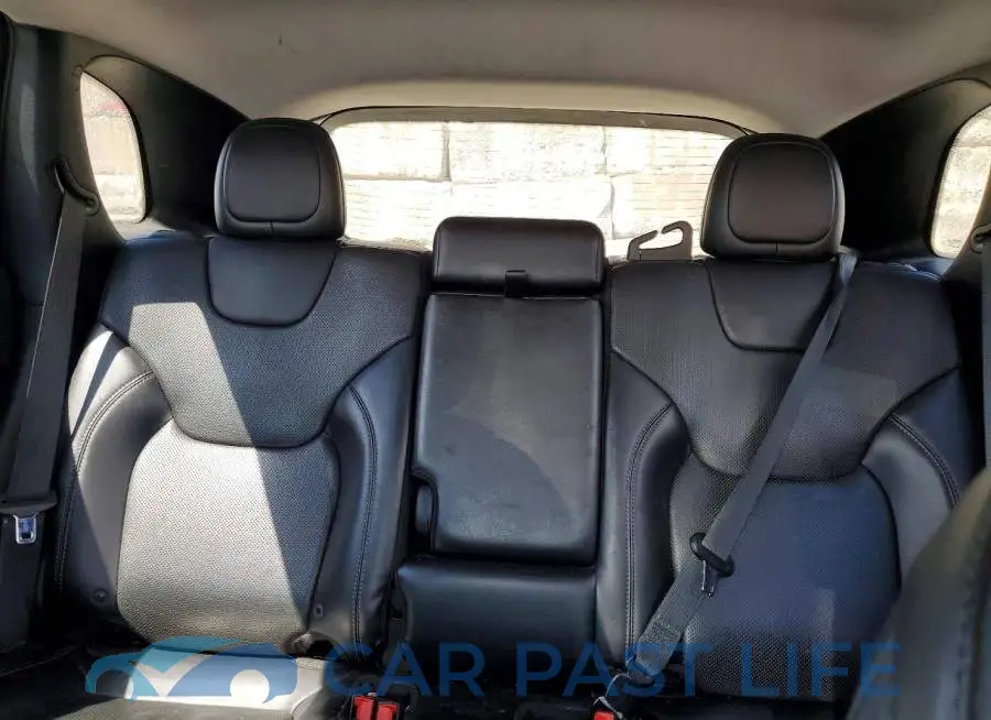 1C4PJLDB1KD415929# 10