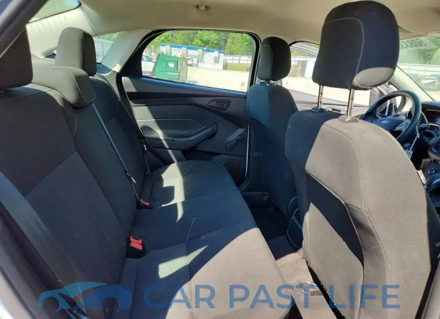 1FADP3E27JL303596# 10