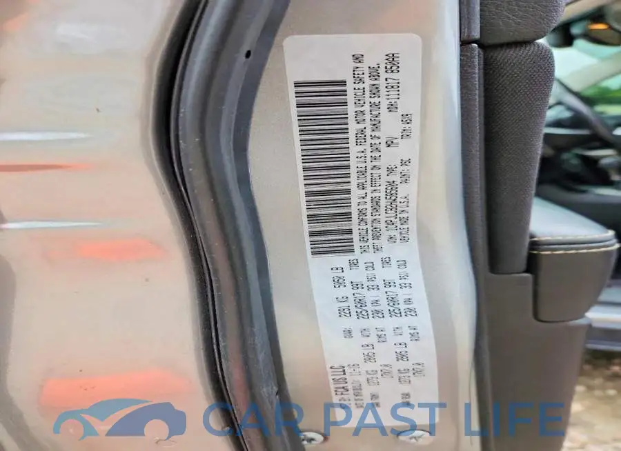 1C4PJLCB2HW585604# 12