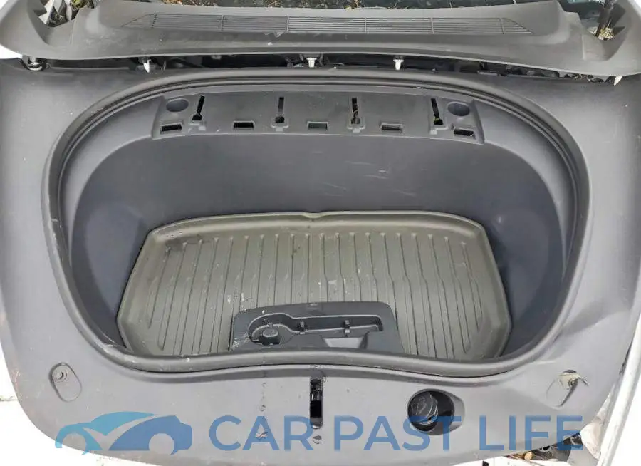 5YJ3E1EA9RF745463# 11