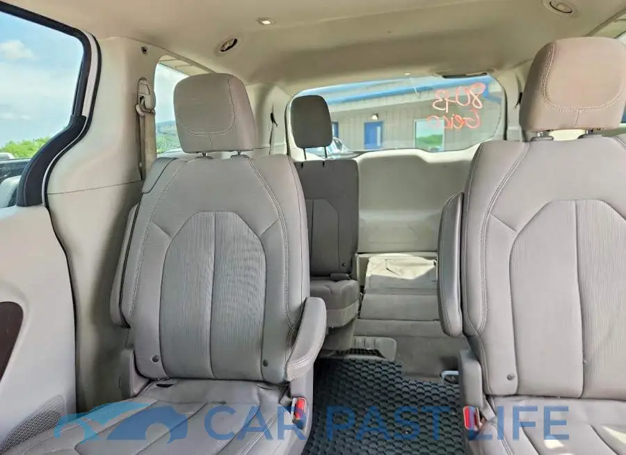 2C4RC1DG5JR148633# 10