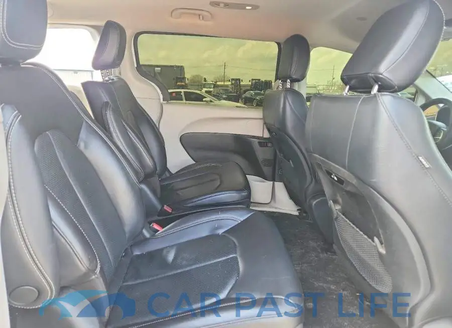 2C4RC1L75NR173832# 11