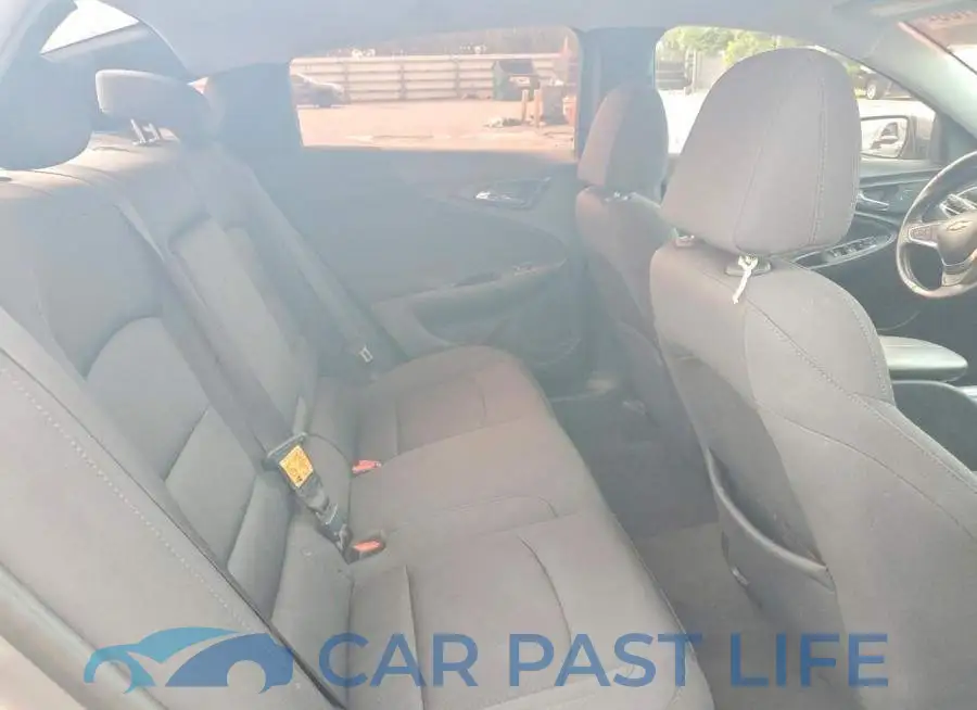 1G1ZD5ST6JF114687# 10