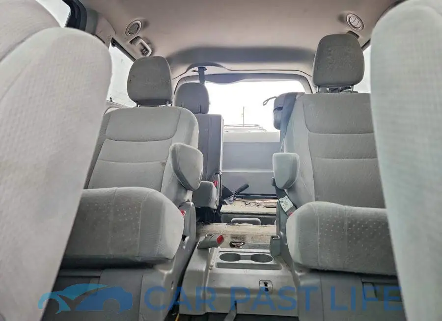 5TDKZ3DC8JS921997# 10