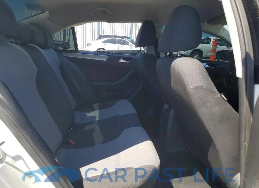 3VW2B7AJ9HM295348# 10