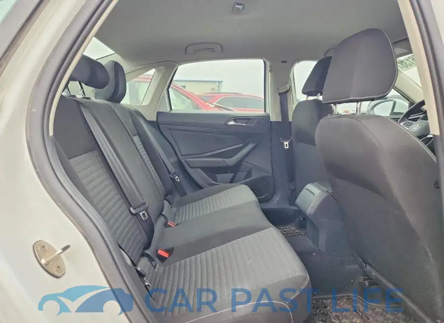 3VWCM7BU9NM033932# 10