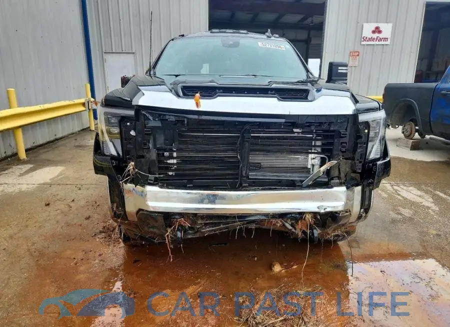 1GT4UMEY6SF102866# 5