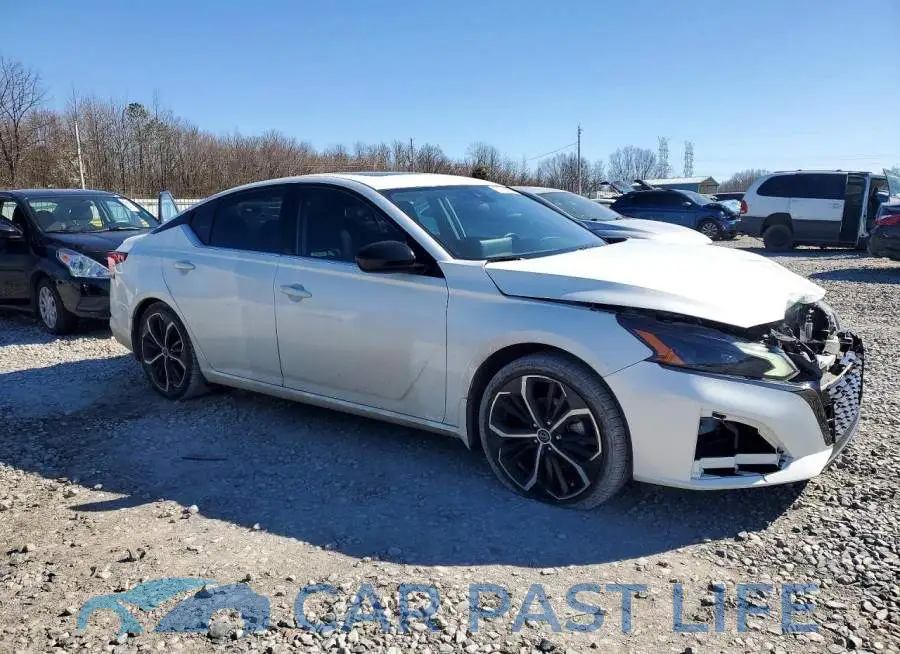 1N4BL4CV5RN318913# 4