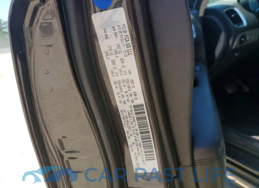 1C4RDJAG3JC329711# 13