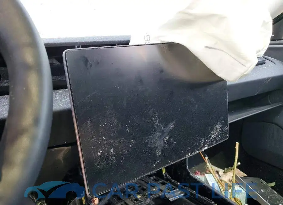 5YJ3E1EBXSF984129# 9